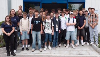 Pictured is the group from Anton Bruckner Grammar School together with Johanna Beck and Victoria Dengler.