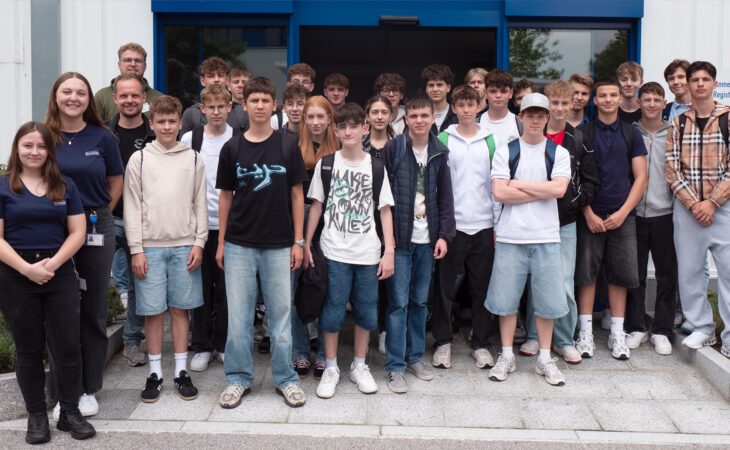 Pictured is the group from Anton Bruckner Grammar School together with Johanna Beck and Victoria Dengler.