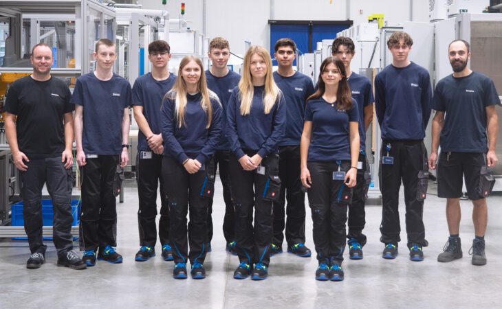 group foto of the new trainees