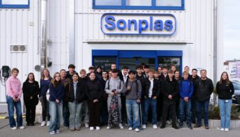Pictured are the students from the FOS Straubing with their teachers.