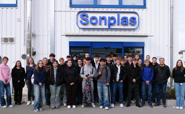 Pictured are the students from the FOS Straubing with their teachers.