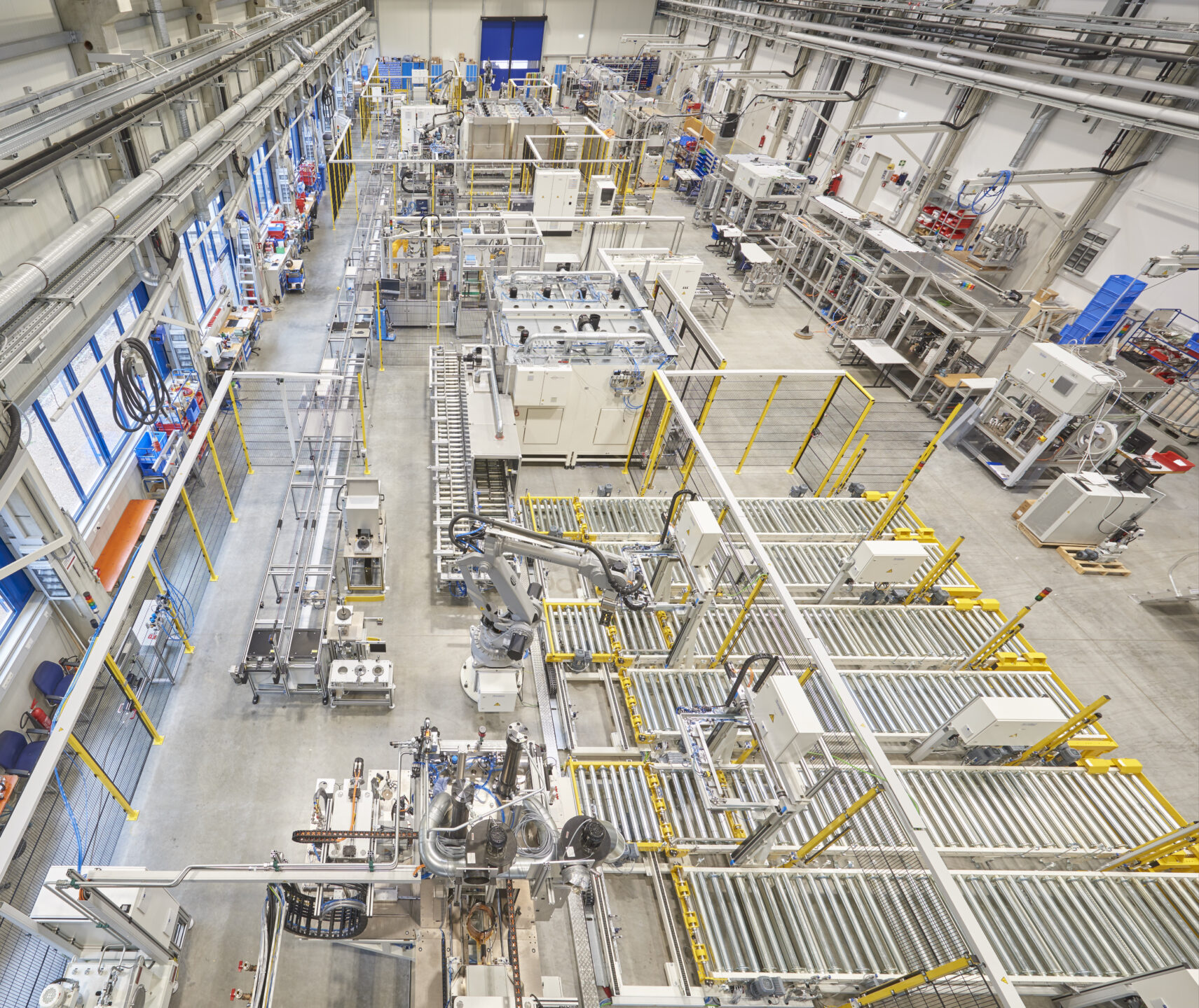 Sicht von oben auf die Rotormontagelinie